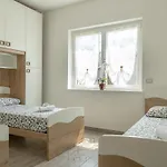 Dea House *